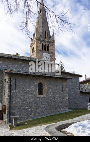 Alte Kirche in der alpinen Dorf Sauze d im Piemont Stockfoto