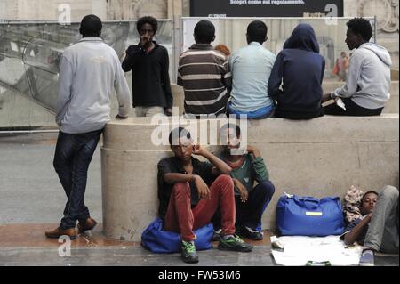 Mailand (Italien) - lagerten Flüchtlinge aus Eritrea in der Central Station warten weiterhin Reisen für Nordeuropa Stockfoto