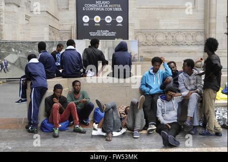 Mailand (Italien) - lagerten Flüchtlinge aus Eritrea in der Central Station warten weiterhin Reisen für Nordeuropa Stockfoto