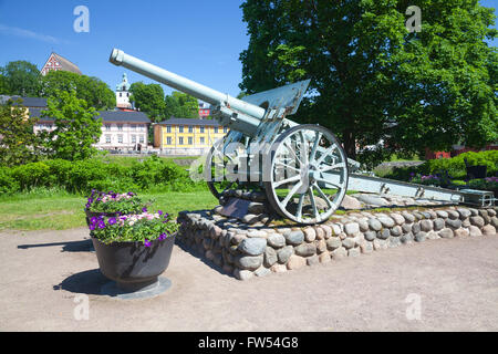 Alte Kanonen aus dem zweiten Weltkrieg. Outdoor-Denkmal in der finnischen Stadt Porvoo Stockfoto