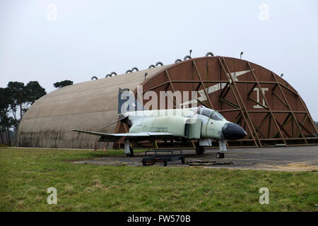 Vintage F4 Phantom (RAF-Version)-Kampfjet an der ehemaligen UASF Bentwaters Basis, Suffolk, UK. Stockfoto