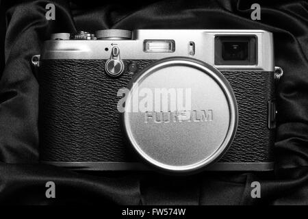 Kompakte Digitalkamera Fuji X100 Stockfoto