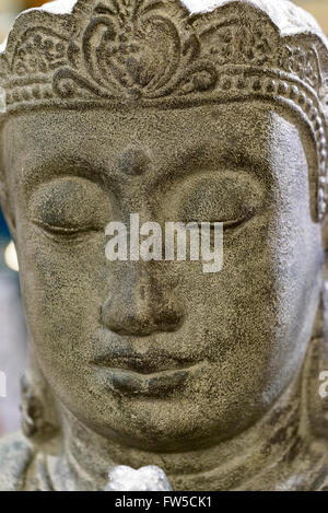 Gesicht-Detail der steinernen Statue des Buddha Stockfoto