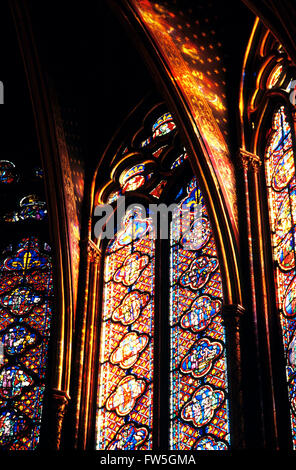 Paris - Sainte Chapelle 13. C. Glasfenster & Lilie Bögen Stockfoto