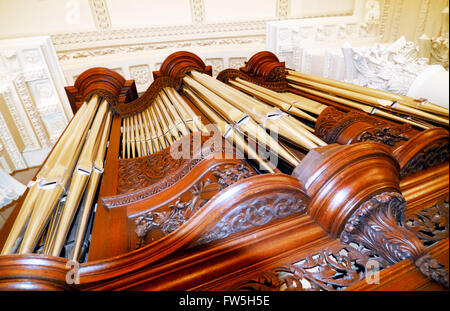 St. John's Smith Square, Westminster Konzert Halle Orgelpfeifen und Fall ByJordan, Byfield, Brücken 1734; 1993 von Johannes Kleis, Bonn, Sainsbury-Orgel zu trösten Stockfoto