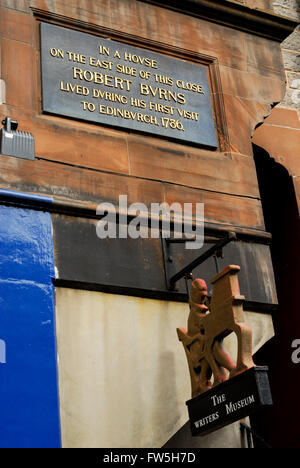 Haus von Robert Rabbie Burns, schottischer Dichter, auf der Royal Mile, Edinburgh, jetzt Writers' Museum Stockfoto