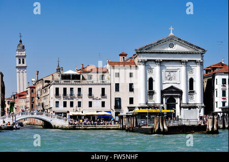 Vivaldi-Kirche: Santa Maria della Piet' oder della Visitazione, erbaut 1745-1760 nach einem Entwurf von Giorgio Massari, das 15. Jahrhundert-Original auf der Riva dei Schiavone (Uferpromenade) von Venedig, in dem Antonio Vivaldi durchgeführt, venezianischen Komponisten, 1678-1741 zu ersetzen. Stockfoto