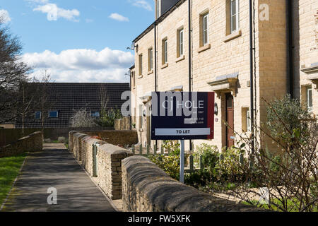 Estate Agent zu lassen Board bei einer neuen Wohnsiedlung am Stadtrand von Cirencester, Gloucestershire, UK Stockfoto