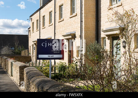 Estate Agent zu lassen Board bei einer neuen Wohnsiedlung am Stadtrand von Cirencester, Gloucestershire, UK Stockfoto