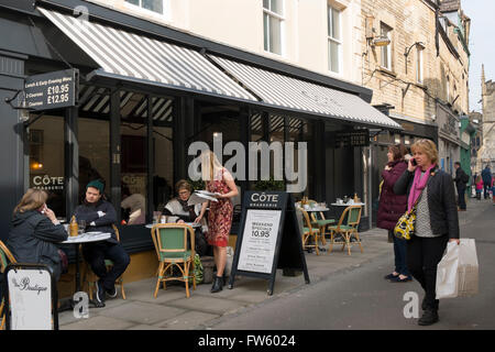 Cote, eine moderne, den ganzen Tag über französische Brasserie in Black Jack Street, Cirencester, Gloucestershire, Großbritannien Stockfoto