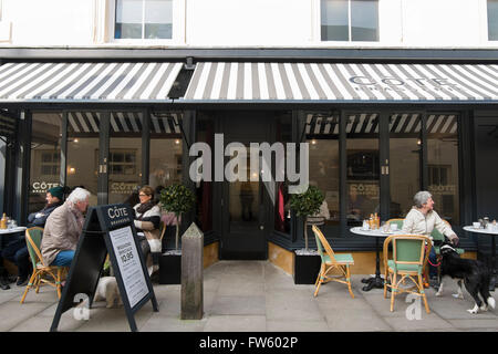 Cote, eine moderne, den ganzen Tag über französische Brasserie in Black Jack Street, Cirencester, Gloucestershire, Großbritannien Stockfoto