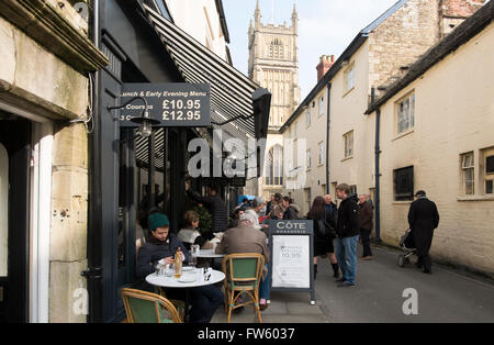 Cote, eine moderne, den ganzen Tag über französische Brasserie in Black Jack Street, Cirencester, Gloucestershire, Großbritannien Stockfoto