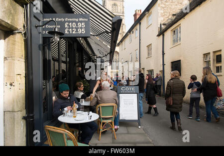 Cote, eine moderne, den ganzen Tag über französische Brasserie in Black Jack Street, Cirencester, Gloucestershire, Großbritannien Stockfoto