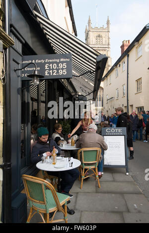 Cote, eine moderne, den ganzen Tag über französische Brasserie in Black Jack Street, Cirencester, Gloucestershire, Großbritannien Stockfoto