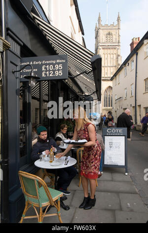 Cote, eine moderne, den ganzen Tag über französische Brasserie in Black Jack Street, Cirencester, Gloucestershire, Großbritannien Stockfoto