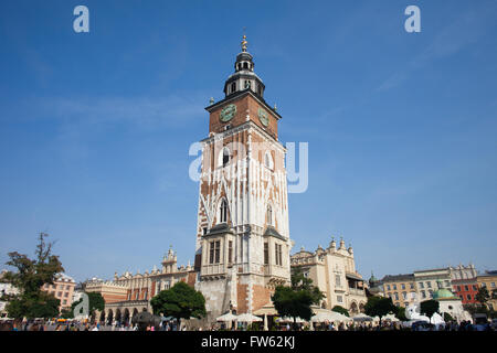 Polen, Krakow (Krakau), Turm des Rathauses am Marktplatz in der Altstadt, gotische Architektur des 13. Jahrhunderts Stockfoto