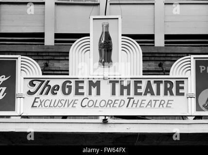 Rassentrennung, USA. "Exklusive farbige Theater" Schild über ein Kino in Waco, Texas, USA. Foto von Russell Lee, 1939 Stockfoto
