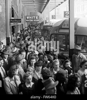 Segregation. Greyhound Bus Terminal mit einem 'White Nur Warteraum" Schild, Memphis, Tennessee, USA. Stockfoto