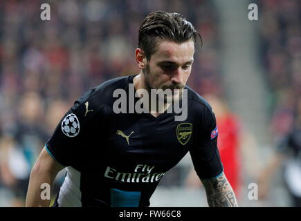 Mathieu Debuchy in Aktion während des Spiels Champions League FC Bayern München - FC Arsenal in der Allianz Arena, München Stockfoto