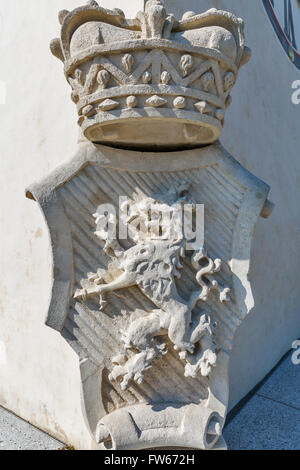 Alte Wappen am Schlossberg Burg Uhrturm Wand Uhrturm in Graz, Österreich Stockfoto