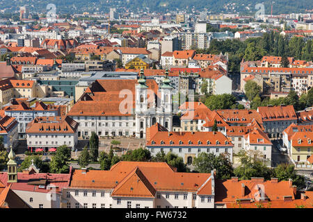 Grazer Innenstadt Herbst Antenne Stadtbild mit Mariahilferkirche Kirche. Graz ist die Hauptstadt des Bundeslandes Steiermark in Österreich. Stockfoto