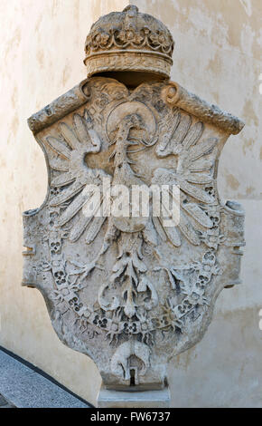 Alte Wappen am Schlossberg Burg Uhrturm Wand Uhrturm in Graz, Österreich Stockfoto