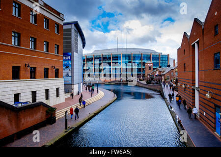 Die Barclaycard Arena (Mitte) - ist eine Veranstaltungshalle für Sport- und Unterhaltungsveranstaltungen in Birmingham, England Stockfoto