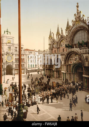 Prozession vor St.-Markus Kathedrale, Venedig, Italien, Photochrome Print, um 1900 Stockfoto