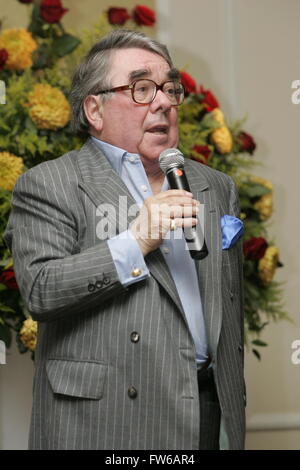 Ronnie Corbett, britischer Komiker, unterhaltsame Publikum im nach dem Essen-Event in London im Jahr 2007 Stockfoto