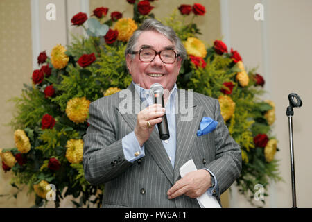 Ronnie Corbett, britischer Komiker, unterhaltsame Publikum im nach dem Essen-Event in London im Jahr 2007 Stockfoto