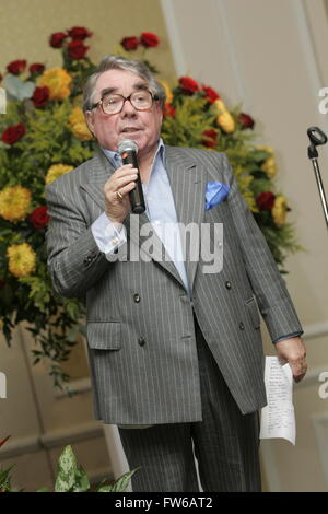 Ronnie Corbett, britischer Komiker, unterhaltsame Publikum im nach dem Essen-Event in London im Jahr 2007 Stockfoto