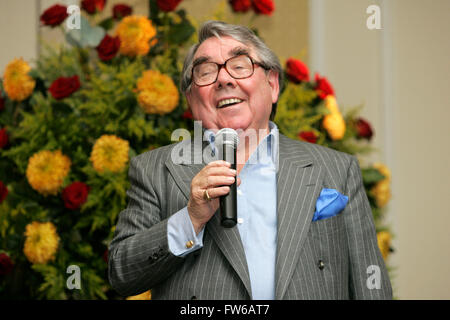 Ronnie Corbett, britischer Komiker, unterhaltsame Publikum im nach dem Essen-Event in London im Jahr 2007 Stockfoto