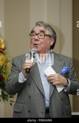 Ronnie Corbett, britischer Komiker, unterhaltsame Publikum im nach dem Essen-Event in London im Jahr 2007 Stockfoto