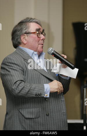 Ronnie Corbett, britischer Komiker, unterhaltsame Publikum im nach dem Essen-Event in London im Jahr 2007 Stockfoto