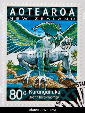 Neuseeland - CIRCA 2000: Eine Briefmarke gedruckt in Neuseeland zeigt Kurangaituku, Riesenvogel Frau, ca. 2000 Stockfoto