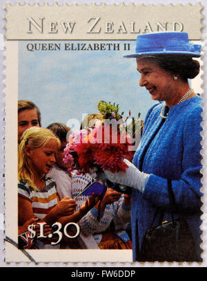 Neuseeland - ca. 2001: Briefmarke gedruckt in Neuseeland zeigt Königin Elizabeth II, ca. 2001 Stockfoto