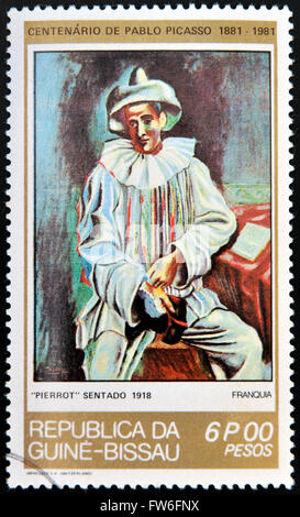 GUINEA - ca. 1981: Eine Briefmarke gedruckt in Republik Guinea Bissau zeigt Pierrot sitzen von Pablo Picasso, ca. 1981 Stockfoto