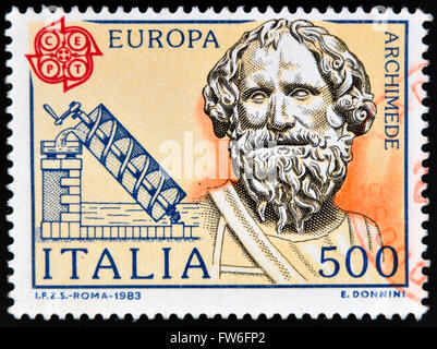 Italien - ca. 1983: Briefmarke gedruckt in Italien zeigt Archimedes und seine Schraube, ca. 1983 Stockfoto