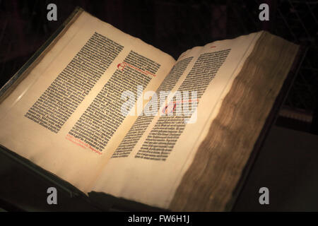 Gutenberg-Bibel im Morgan Library & Museum ausgestellt. Manhattan, New York City, USA Stockfoto