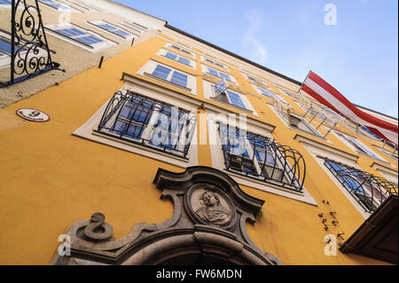 Mozarts Geburt-Haus-Museum, Salzburg. Wolfgang Amadeus Mozart wurde hier am 27. Januar 1756 geboren. Wohnte die Familie Mozart auf der Stockfoto