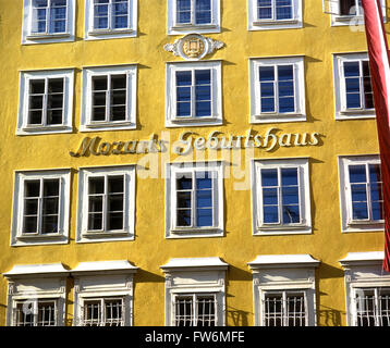 Wolfgang Amadeus Mozart - Geburtshaus des österreichischen Komponisten in der Getreidegasse, Salzburg 27. Januar 1756 - 5. Dezember 1791. Stockfoto