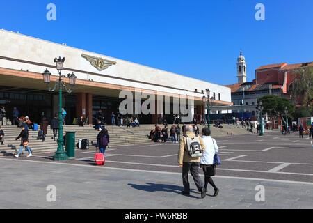 Venedig Santa Lucia Bahnhofsgebäude. Die Station ist eine der zwei wichtigsten Bahnhöfe Venedigs, Stockfoto