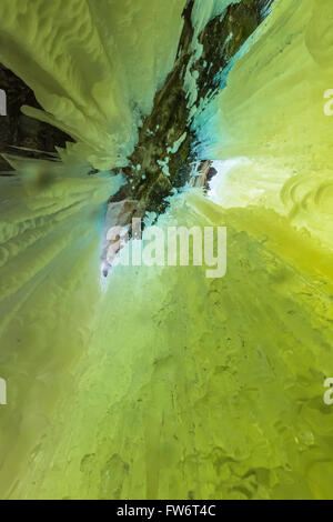 Eisformationen erstellt von Wasser versickert Eben Ice Caves in Hiawatha National Forest, obere Halbinsel, Michigan, USA Stockfoto