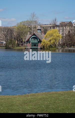 Das Harlem Meer ist ein kleines Gewässer am nördlichen Rand des Central Park in New York City, USA Stockfoto