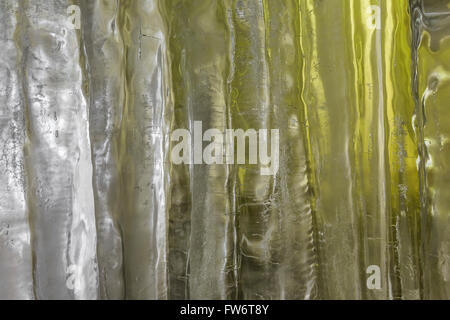 Eisformationen erstellt von Wasser versickert Eben Ice Caves in Hiawatha National Forest, obere Halbinsel, Michigan, USA Stockfoto