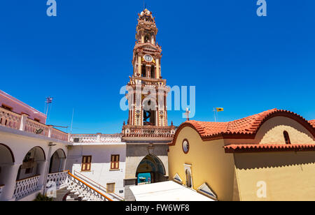 Der Glockenturm und die Kirche in Panormitis Kloster auf der Insel Symi Griechenland Stockfoto