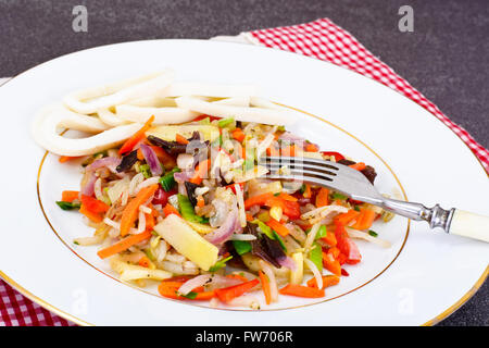 Gesunde Ernährung: Pilze, Bambussprossen, Sojasprossen, Mun, Pfeffer Stockfoto