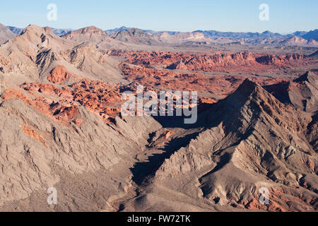 LUFTAUFNAHME. Schüssel mit Feuer. Desert Wilderness in der Nähe des Lake Mead National Recreation Area, Clark County, Nevada, USA. Stockfoto