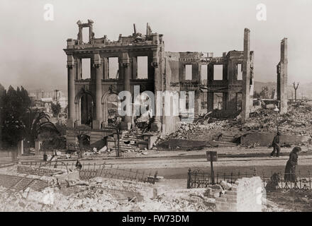 Ruinen in San Francisco, Kalifornien, Vereinigte Staaten von Amerika, nach dem Erdbeben vom 18. April 1906.  Nach einem Originalfoto von Fotografen Arnold Genthe, 1869-1942. Stockfoto