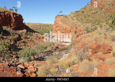 ALICE SPRINGS, Australien - Mai 1, 2015: Ormiston Gorge, Landschaft von West MacDonnell National Park am 1. Mai 2015 im nördlichen Te Stockfoto